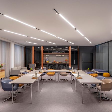 Hotel Andaz Munich Schwabinger Tor, By Hyatt Esterno foto The interior of the 100 East 53rd Street building