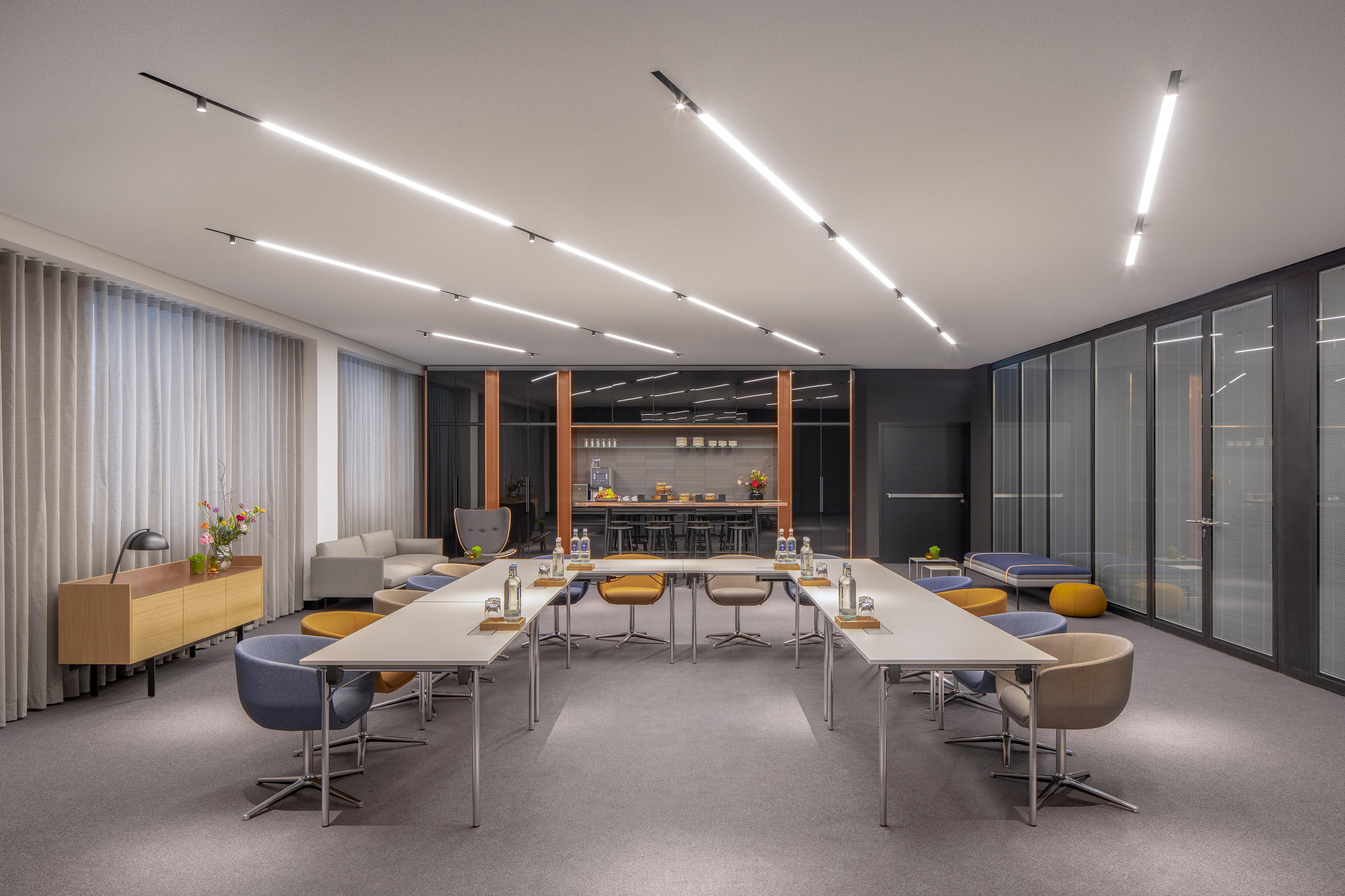 Hotel Andaz Munich Schwabinger Tor, By Hyatt Esterno foto The interior of the 100 East 53rd Street building