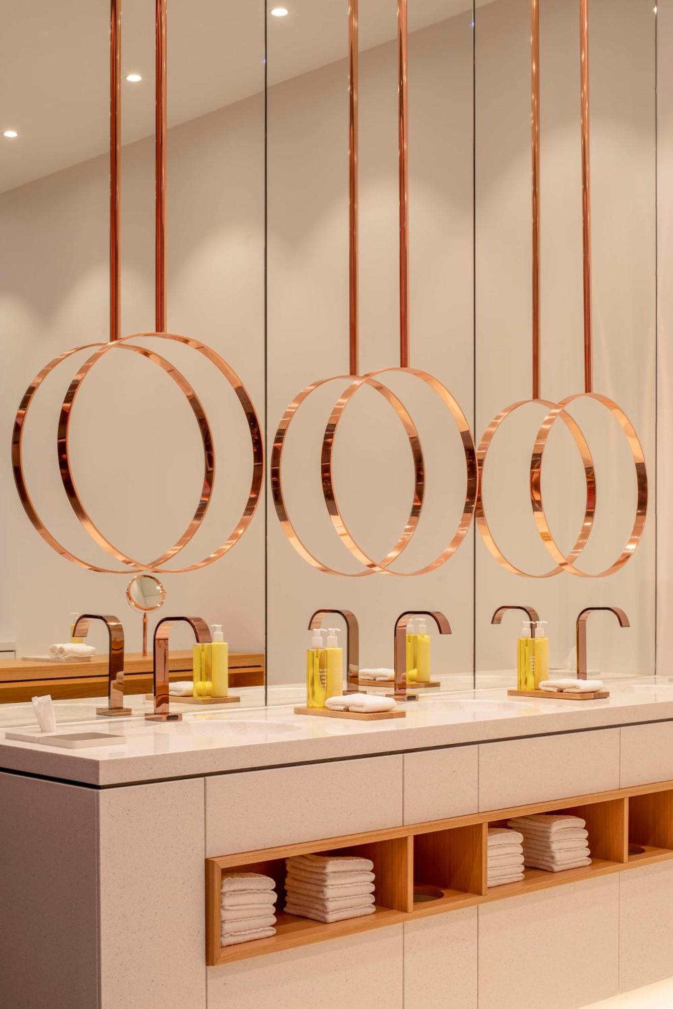 Hotel Andaz Munich Schwabinger Tor, By Hyatt Esterno foto Bathroom fixtures