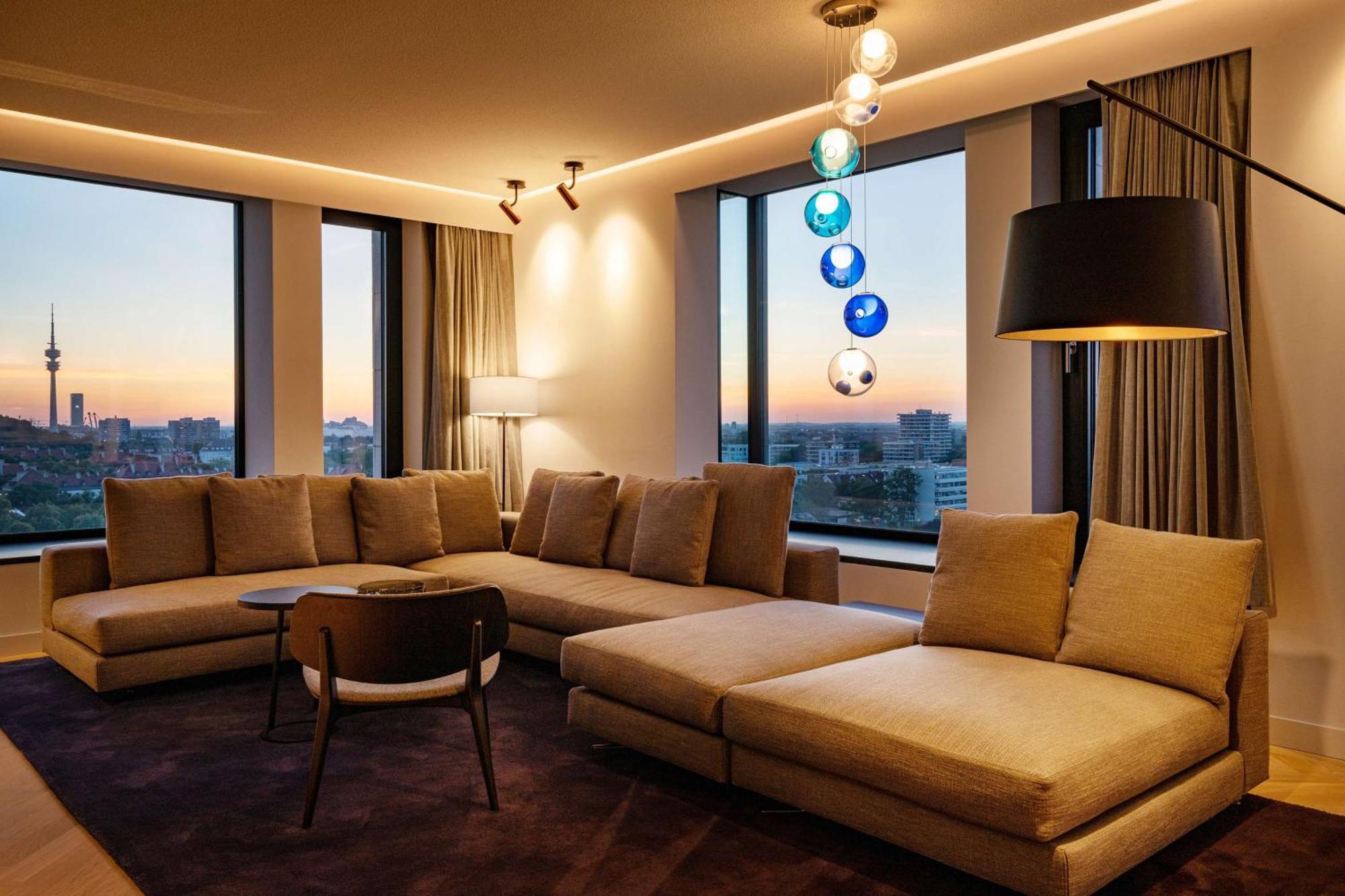Hotel Andaz Munich Schwabinger Tor, By Hyatt Esterno foto A living room at the hotel