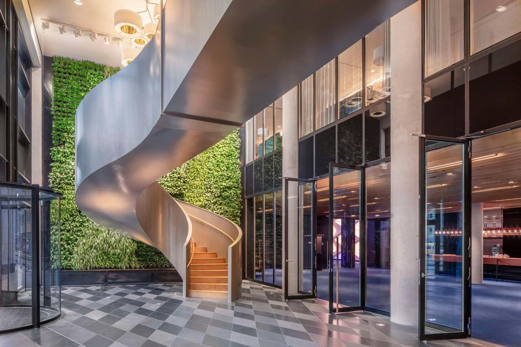 Hotel Andaz Munich Schwabinger Tor, By Hyatt Esterno foto The interior of the hotel