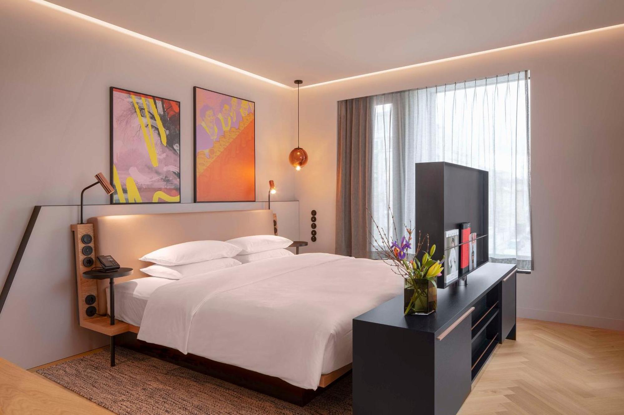 Hotel Andaz Munich Schwabinger Tor, By Hyatt Esterno foto A bedroom at the hotel