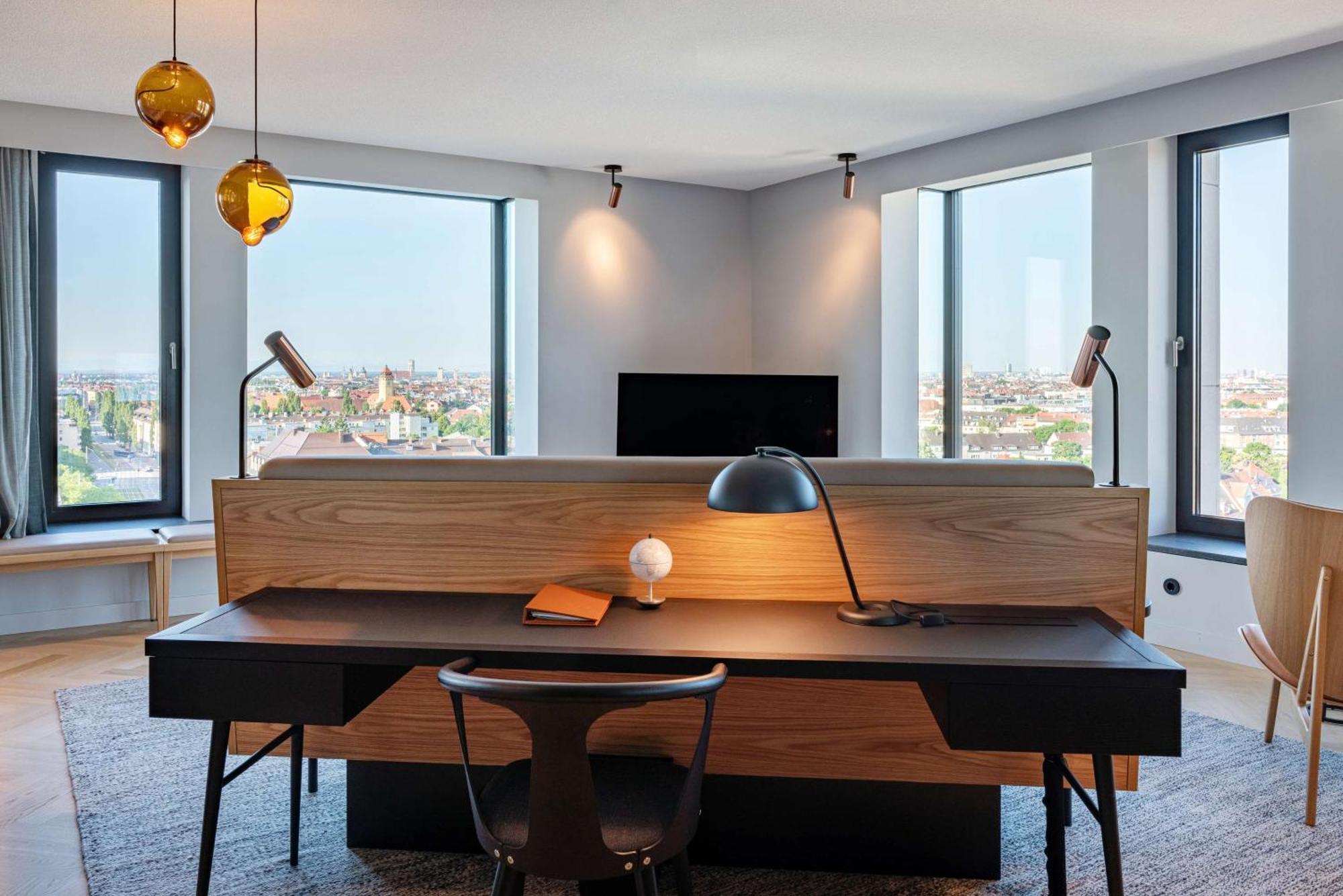 Hotel Andaz Munich Schwabinger Tor, By Hyatt Esterno foto A work space in a serviced apartment